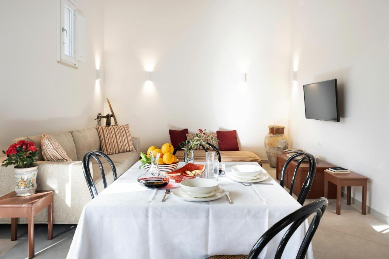 Villa Angelina - Charming Rooms & Apartments ตราปานี ภายนอก รูปภาพ