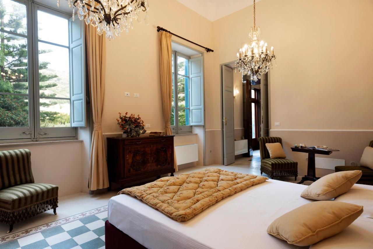 Villa Angelina - Charming Rooms & Apartments ตราปานี ภายนอก รูปภาพ